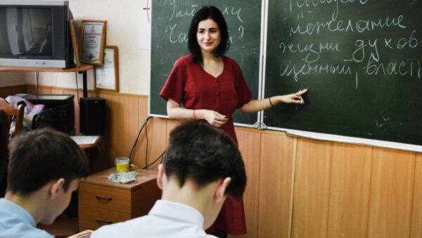 В школах Липецка студенты подменяют заболевших учителей