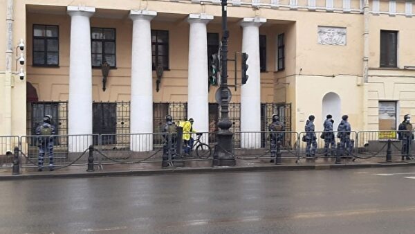 Центр Санкт-Петербурга оцепили накануне акции в поддержку Навального