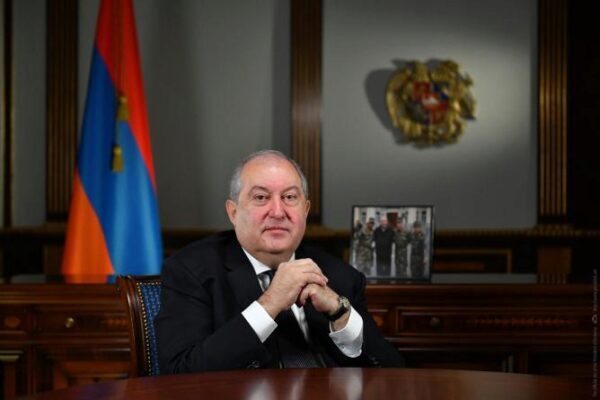 Президент Армении был госпитализирован с коронавирусом