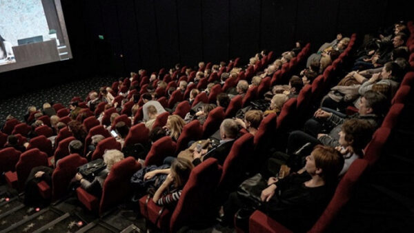 В Липецке пожаловались на забитый людьми кинотеатр