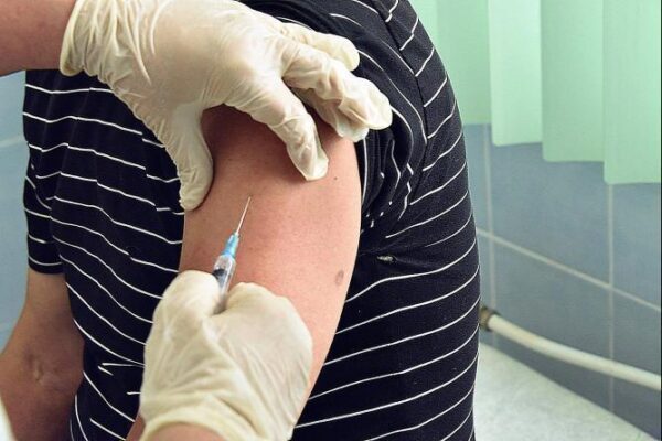В России стартовала массовая вакцинация от коронавируса