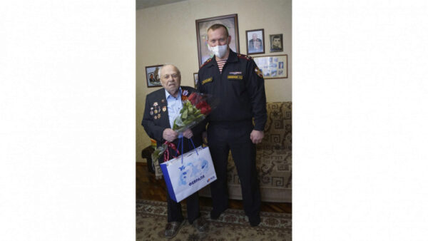 97-летнего ветерана поздравил с 23 февраля начальник липецкой Росгвардии