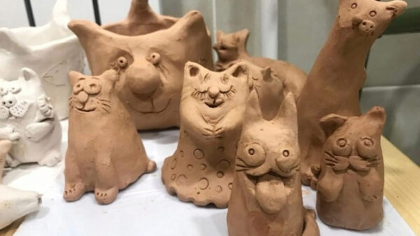 Липчанам предлагают купить глиняных котов для поддержки бездомных животных