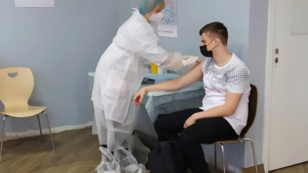 Прививку от COVID-19 в ТРЦ в Липецке сделали более 90 человек