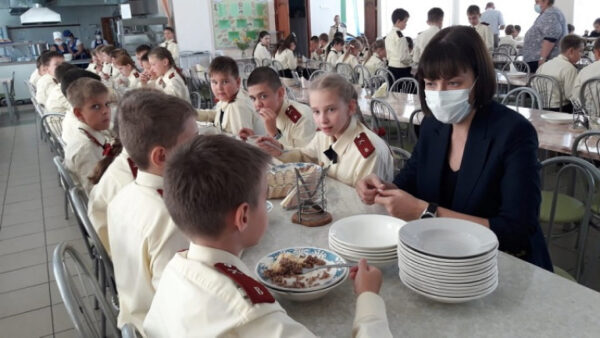 В Липецке родителей просят оценить качество школьного питания