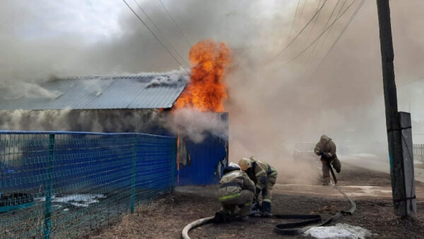 Добровольная пожарная дружина в Грязях спасла автомобиль при пожаре