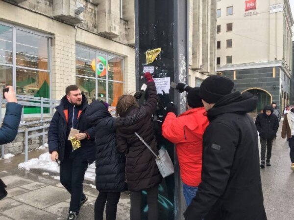 Главе петербургской полиции послали бандероль с рекламой проституток