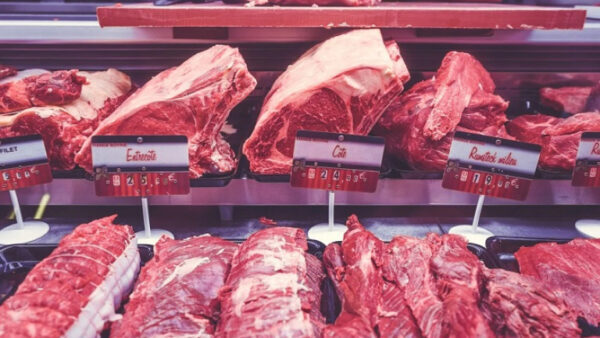 Липчанин украл 15 батонов колбасы и 8 кг мяса