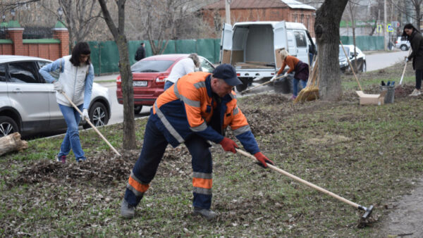 Ливень помешал довести уборку территории на улице 8 марта в Липецке до конца