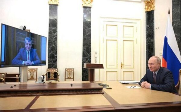 Путин принял отставку главы Северной Осетии