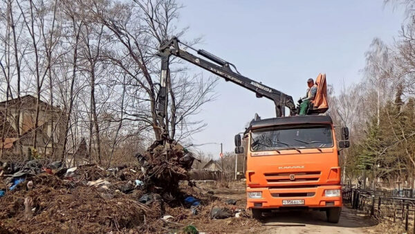С 19 кладбищ в Липецке вывезли 880 кубометров мусора