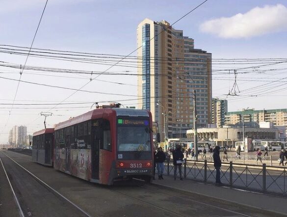 Власти Петербурга за восемь лет закупят более 1200 трамваев и троллейбусов