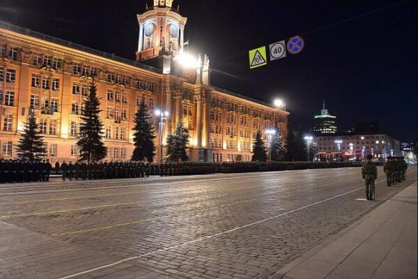 Центр Екатеринбурга вновь перекроют из-за репетиции парада