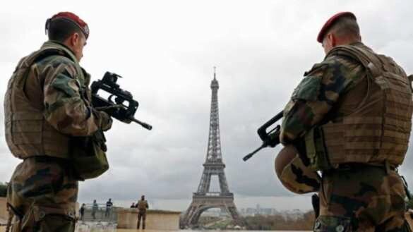 Глава МВД Франции ответил на обращение десятков тысяч военных к Макрону