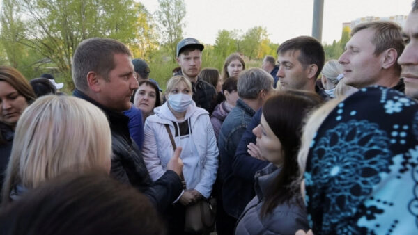 Липецкие чиновники встретились с жителями из-за перекрытой улицы 50 лет НЛМК