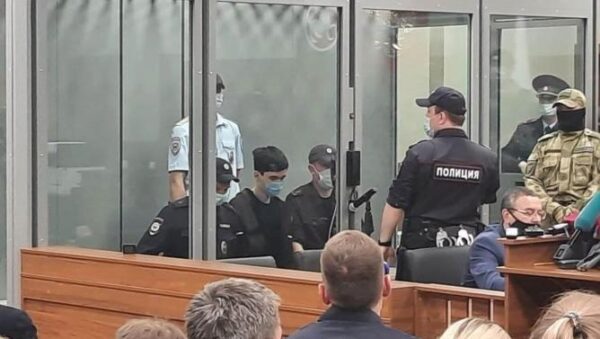 Напавшего на школу в Казани арестовали на два месяца