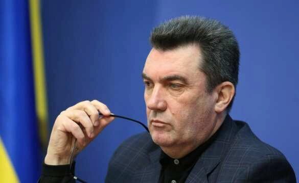 Глава СНБО Украины призывает вести переговоры по российским паспортам на Донбассе