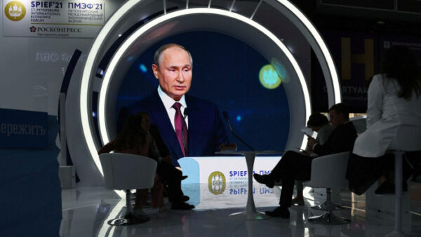 Путин анонсировал продление льготной ипотеки на год
