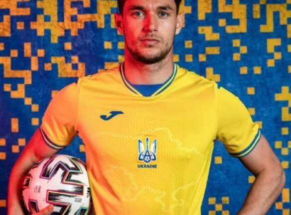 «Сделать футбольными символами Украины»: Киев продолжает истерию по поводу скандальной формы сборной