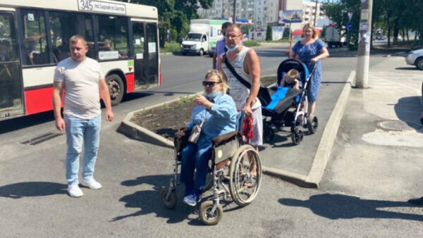 Липчане на колясках устроили тест-драйв улице Меркулова