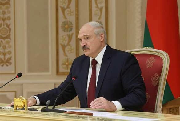 Лукашенко снял с себя часть президентских полномочий