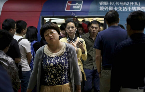 По меньшей мере 12 человек погибли при затоплении метро в Китае (видео)