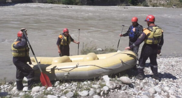 Поиски упавшего в реку дорожника в РСО-А закончились гибелью спасателя