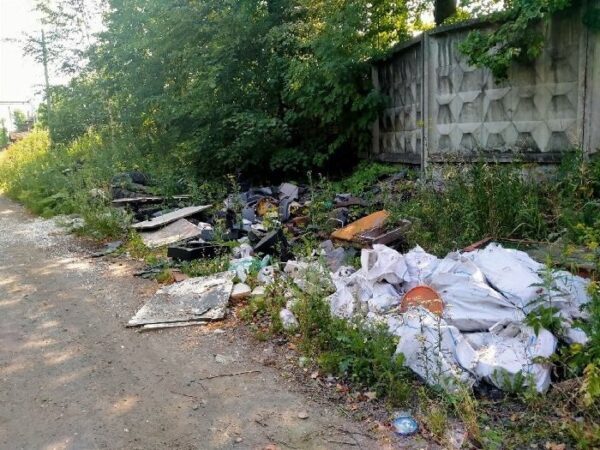 Район Петербурга при попустительстве властей превращается в свалку