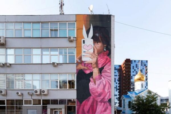 Селфи размером с дом появилось в Екатеринбурге