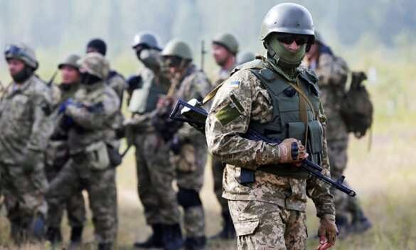 Терпение лопнуло: мирное население атаковало боевиков ВСУ (ФОТО, ВИДЕО)