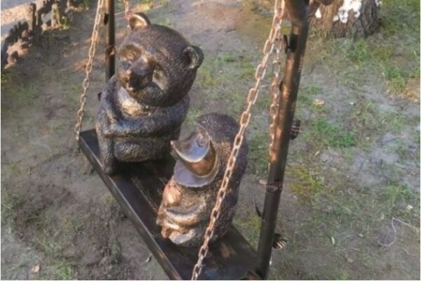 В Чебоксарах установили новый арт-объект «МедвЕжонок»