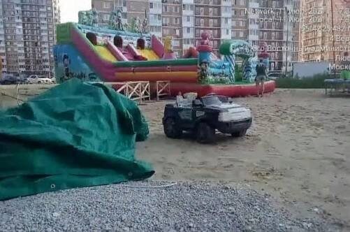 В Люберцах песком на детской площадке оказалась зола с мусоросжигательного завода