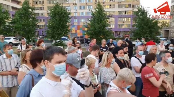 В Москве проблема с хостелом заинтересовала политиков разных партий