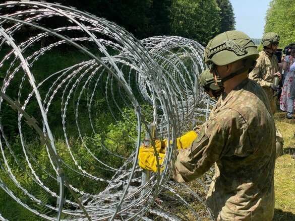 Литва будет строить забор от мигрантов на границе с Белоруссией в кредит