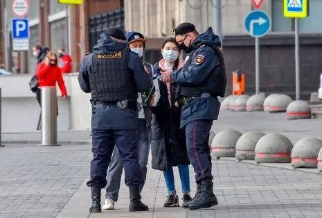 Москва: драки идут, власти следят. И депортируют