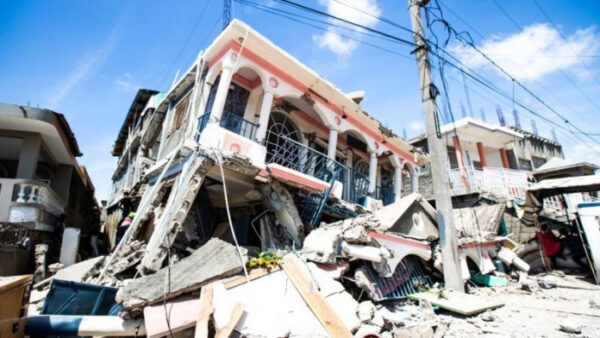 На Гаити произошло мощное землетрясение, более 300 человек погибли