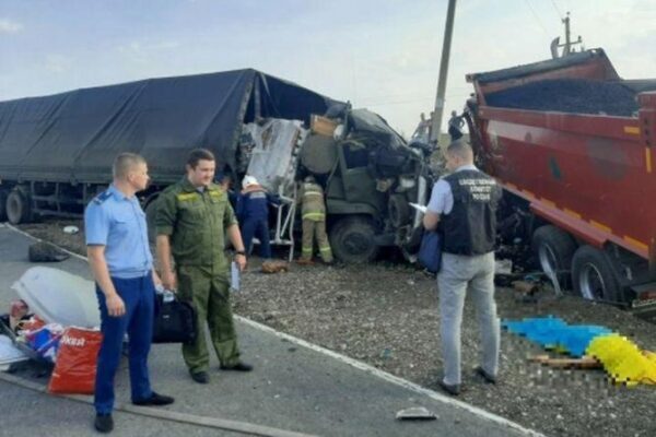 Пять уральцев погибли в ДТП на трассе в Саратовской области