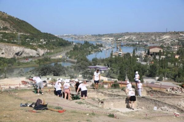 Севастопольские археологи ведут раскопки в городской черте крепости Каламита