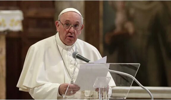 СМИ сообщили о возможном отречении от престола папы Римского
