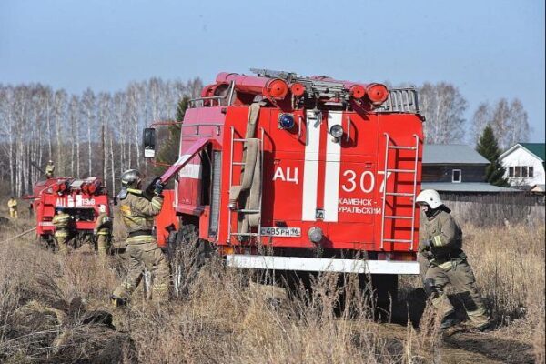 В Первоуральском ГО огнеборцы ликвидировали лесной пожар, бушевавший на площади 100 га