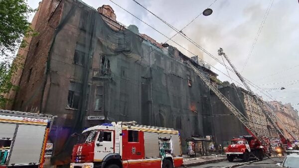 В Петербурге власти сорвали собрание защитников исторического здания