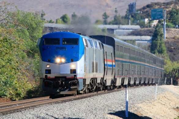 Авария с пассажирским поездом в США: есть погибшие, десятки пострадавших (ФОТО)