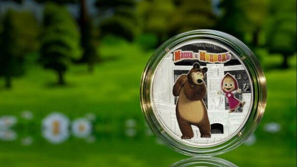 Банк России выпустил в обращение памятные монеты, посвященные мультфильму «Маша и Медведь»