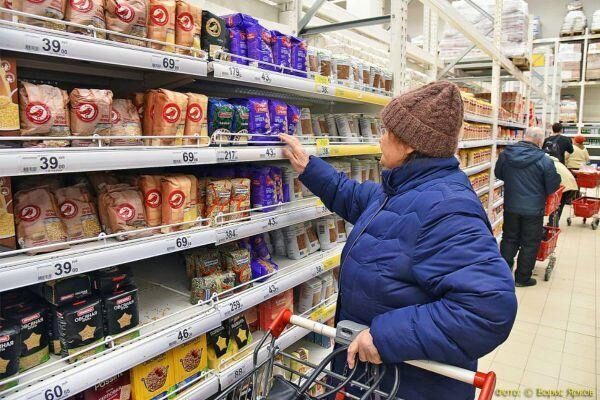 Годовая инфляция в России ускорилась до 7,4%
