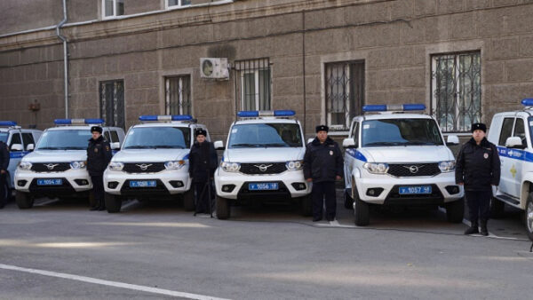 Липецким полицейским привезли 20 новых автомобилей
