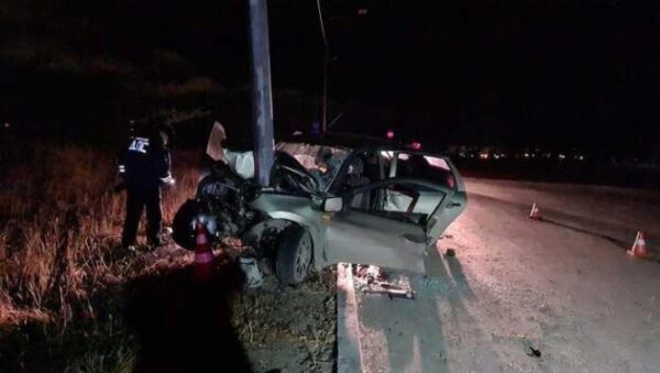 Один человек погиб и один пострадал в результате столкновения авто со столбом в Нижнем Тагиле