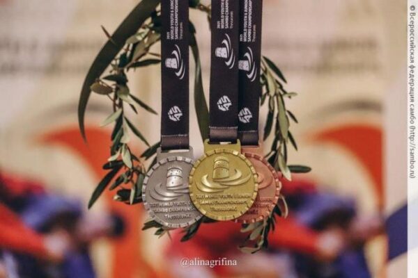 Свердловские самбистки стали обладательницами трех золотых и одной серебряной медали Чемпионата мира по самбо