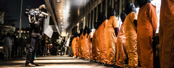 Узник Гуантанамо впервые рассказал о жестоких пытках ЦРУ на допросах