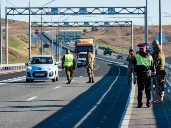 "Чужие" здесь не ходят – в Севастополе снимают блокпосты