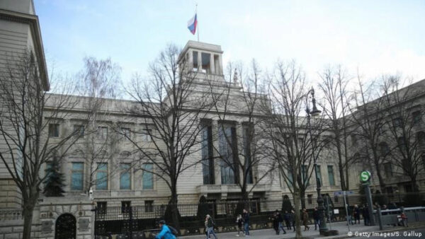 Дипломат выпал из окна российского посольства в Берлине